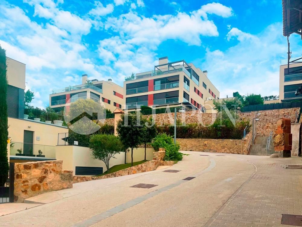 Vista exterior de Pis en venda en Alella amb Aire condicionat, Parquet i Terrassa