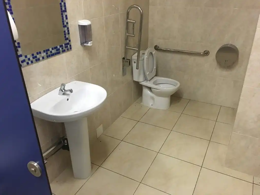 Bathroom of Commercial properties for rent in Narón