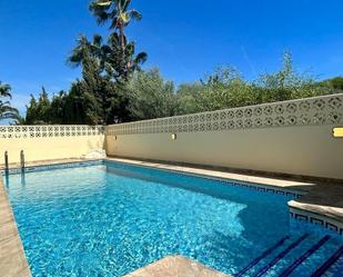 Swimming pool of House or chalet for sale in Torrevieja  with Air Conditioner, Private garden and Terrace