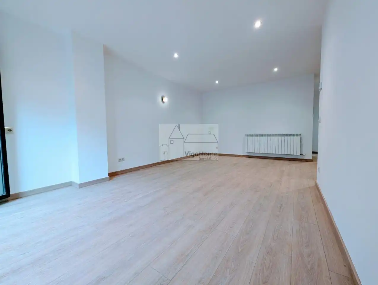 Casa adosada en venda en Vigo  amb Calefacció, Jardí privat i Terrassa