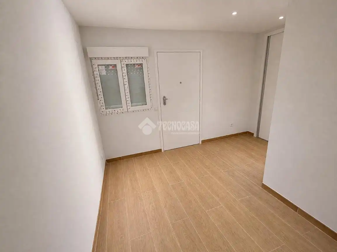 Habitación de Piso en venta en Madrid con Parquet y Balcón
