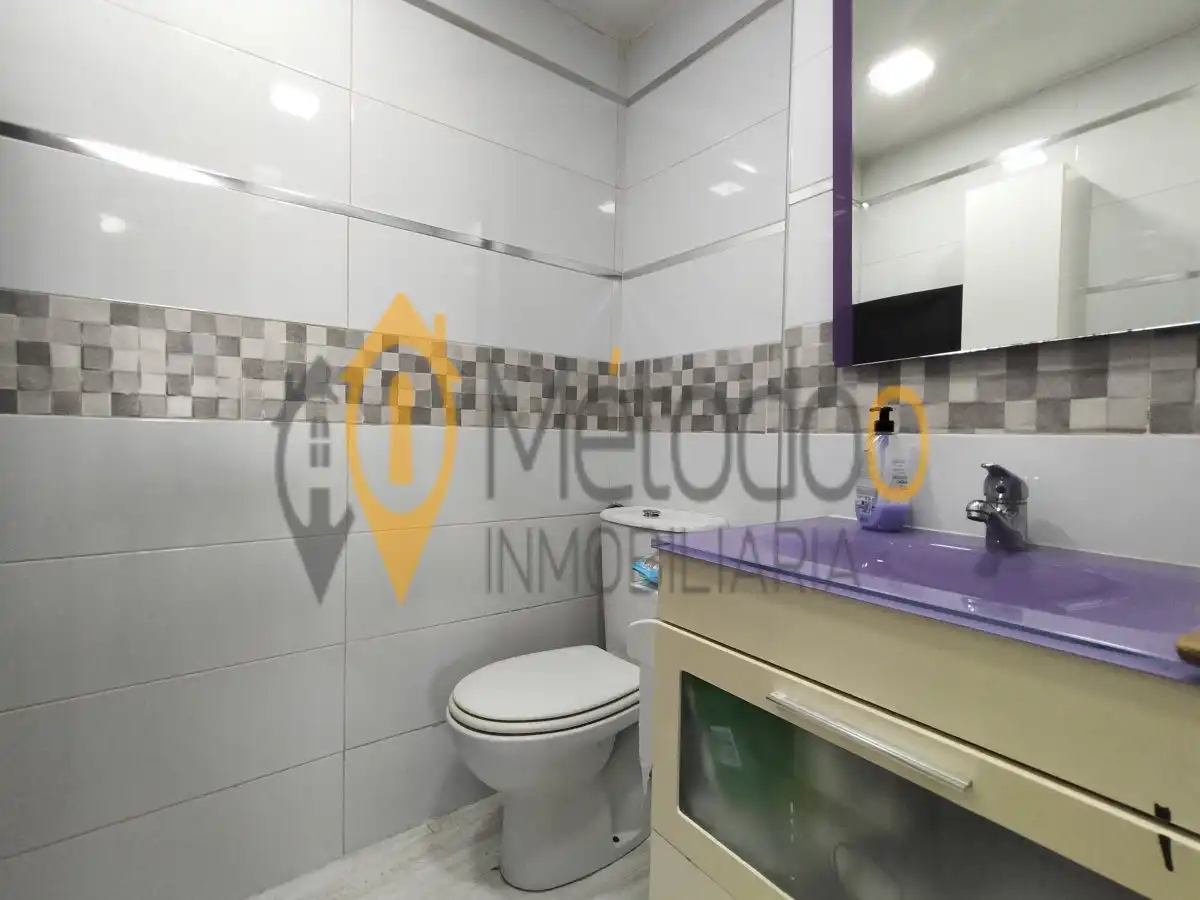 Bathroom of Flat for sale in Sevilla  with Air Conditioner, Heating and Storage room