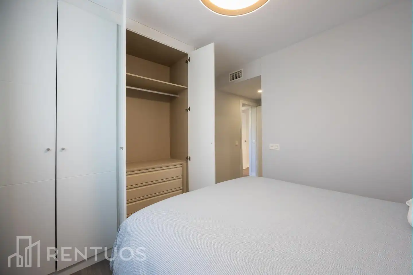Dormitori de Pis de lloguer en Móstoles amb Aire condicionat, Terrassa i Traster