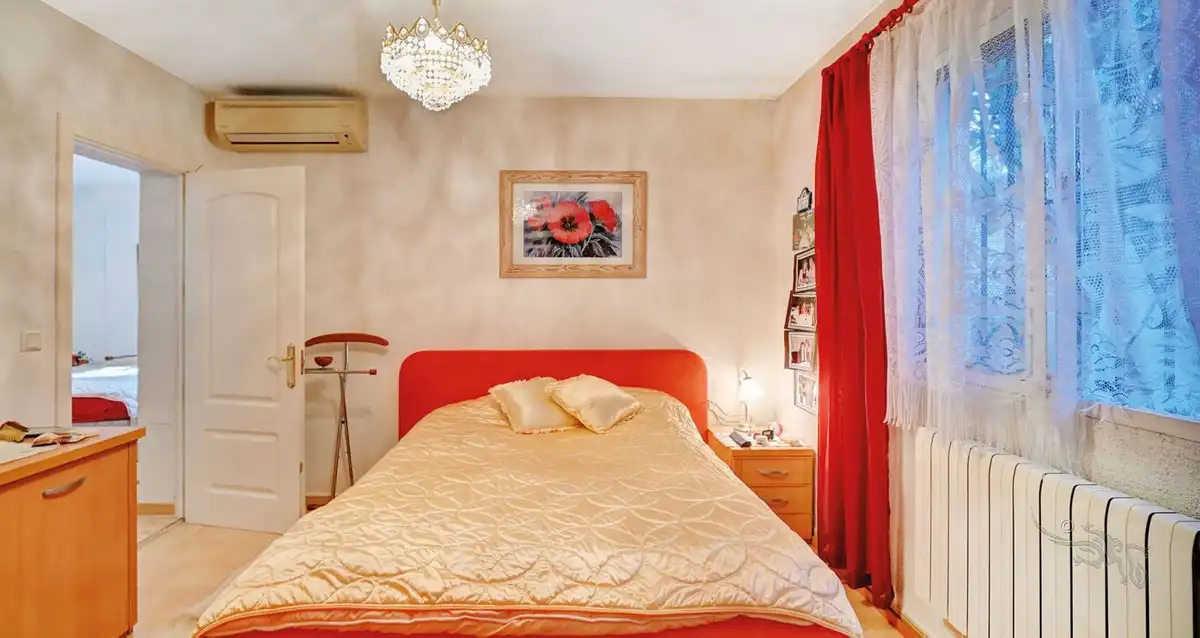 Dormitori de Casa o xalet en venda en Marbella amb Jardí privat