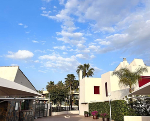 Vista exterior de Casa adosada de lloguer amb opció a compra en Estepona amb Aire condicionat i Terrassa