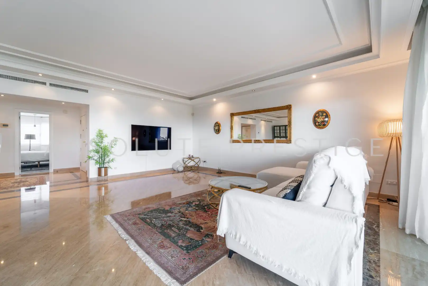 Sala d'estar de Apartament en venda en Marbella amb Aire condicionat, Terrassa i Piscina