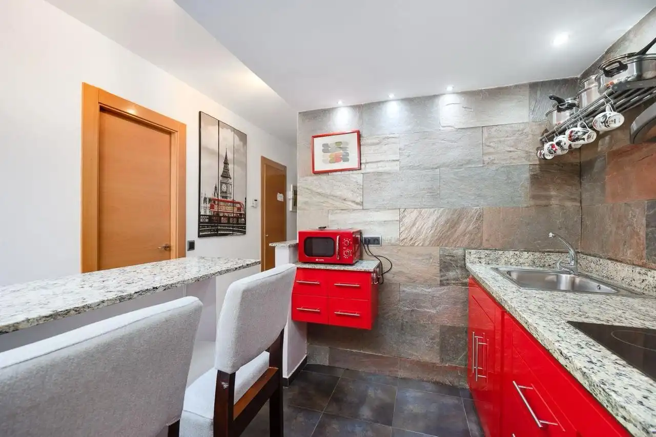 Cocina de Apartamento de alquiler en Torrevieja con Amueblado, Lavadora y Microondas