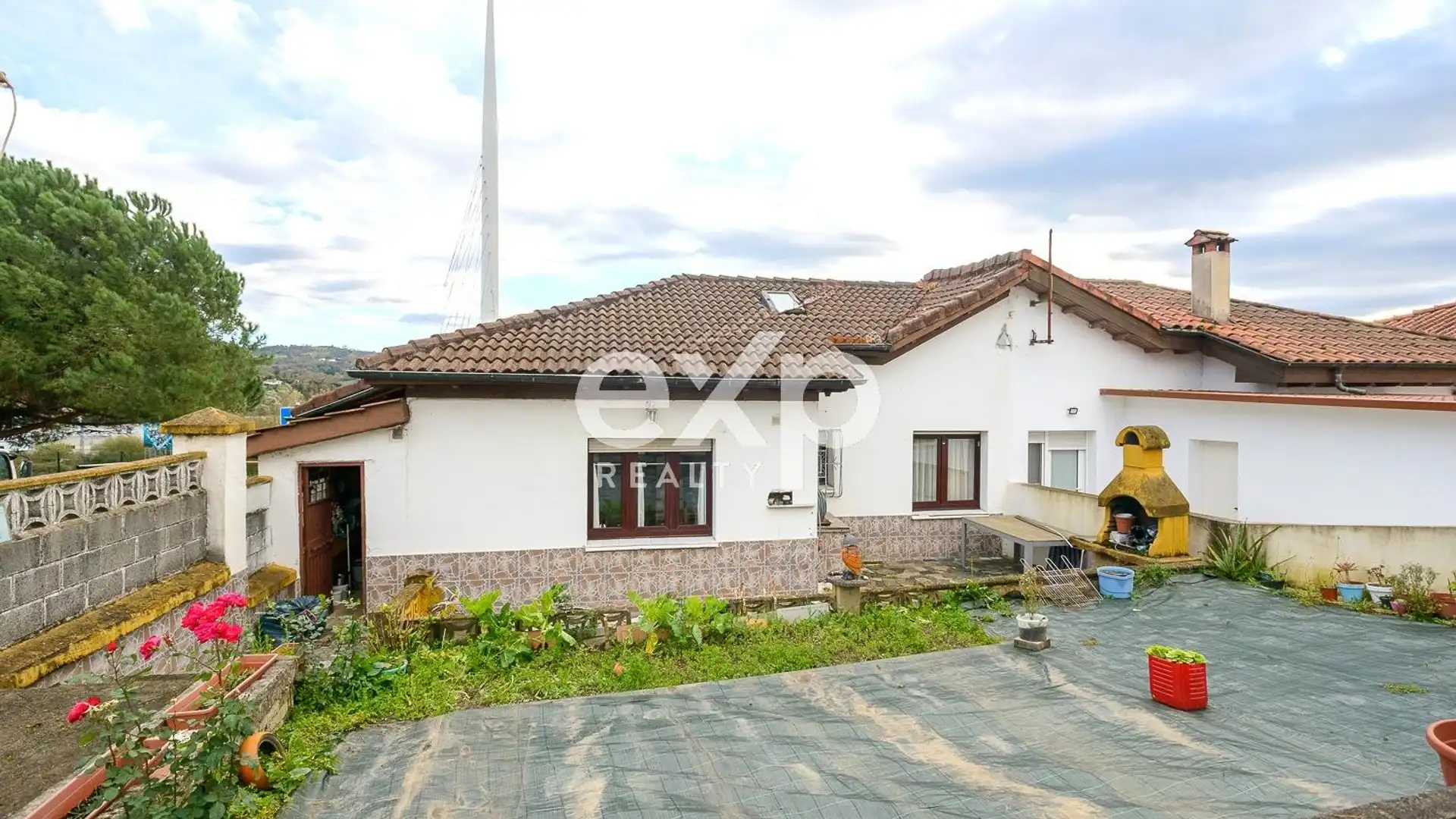 Vista exterior de Casa o chalet en venta en Oviedo  con Calefacción, Terraza y Trastero