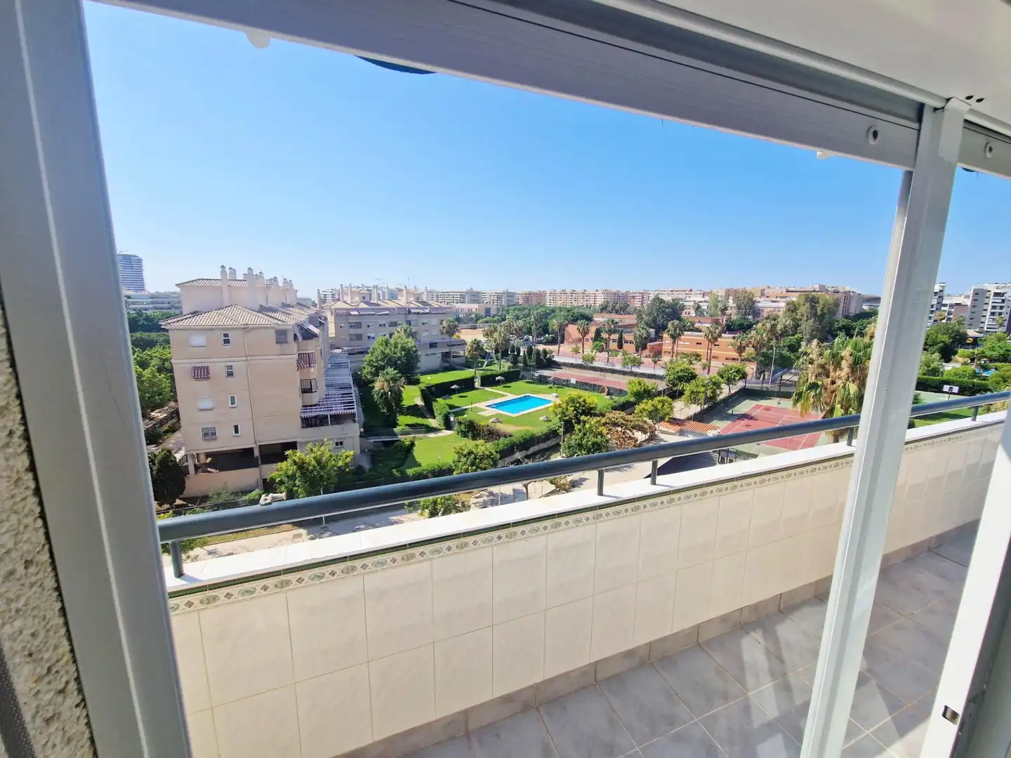 Vista exterior de Àtic en venda en Málaga amb Aire condicionat, Calefacció i Jardí privat