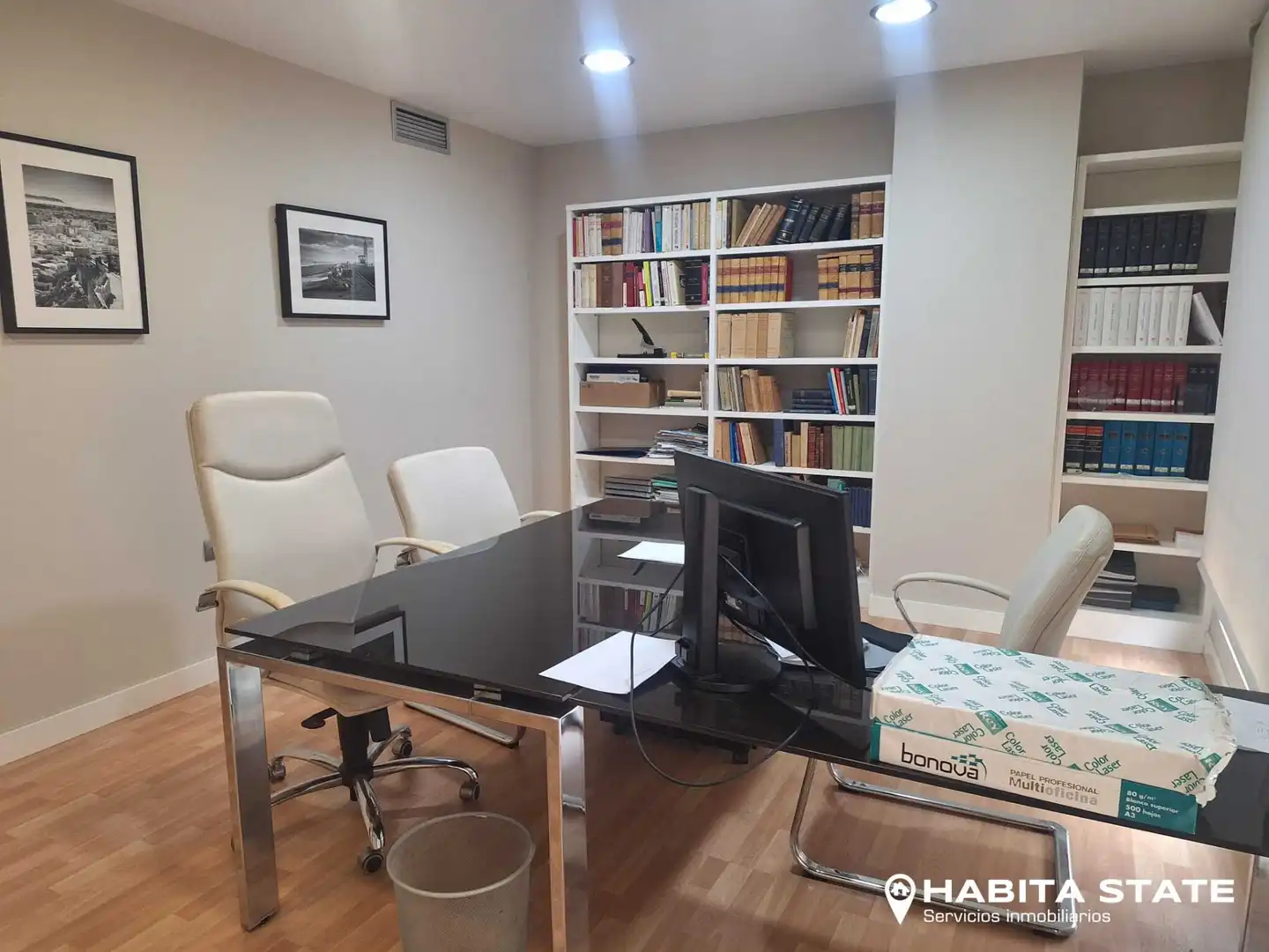 Büro zur Miete in Almería mit Klimaanlage, Heizung und Möbliert