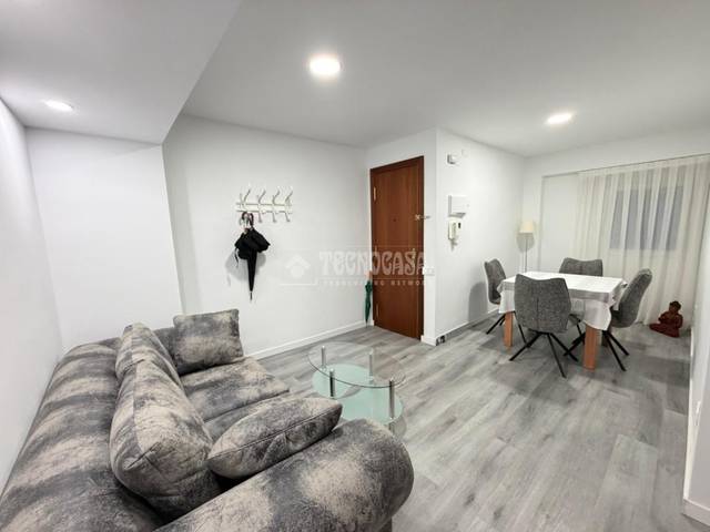 Piso en Venta en Calle LORCA en Nou Moles