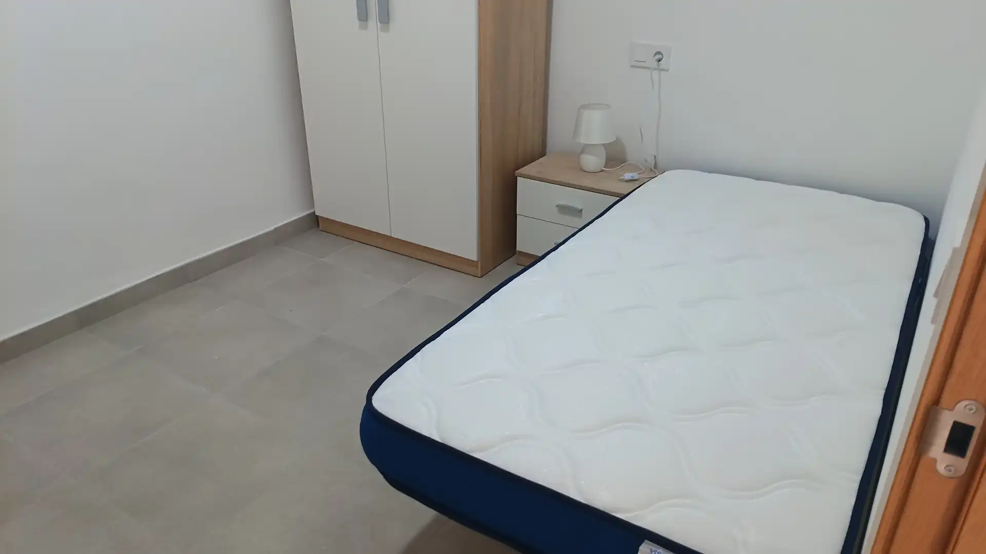 Dormitori de Casa adosada de lloguer en Cartagena amb Jardí privat, Moblat i Forn