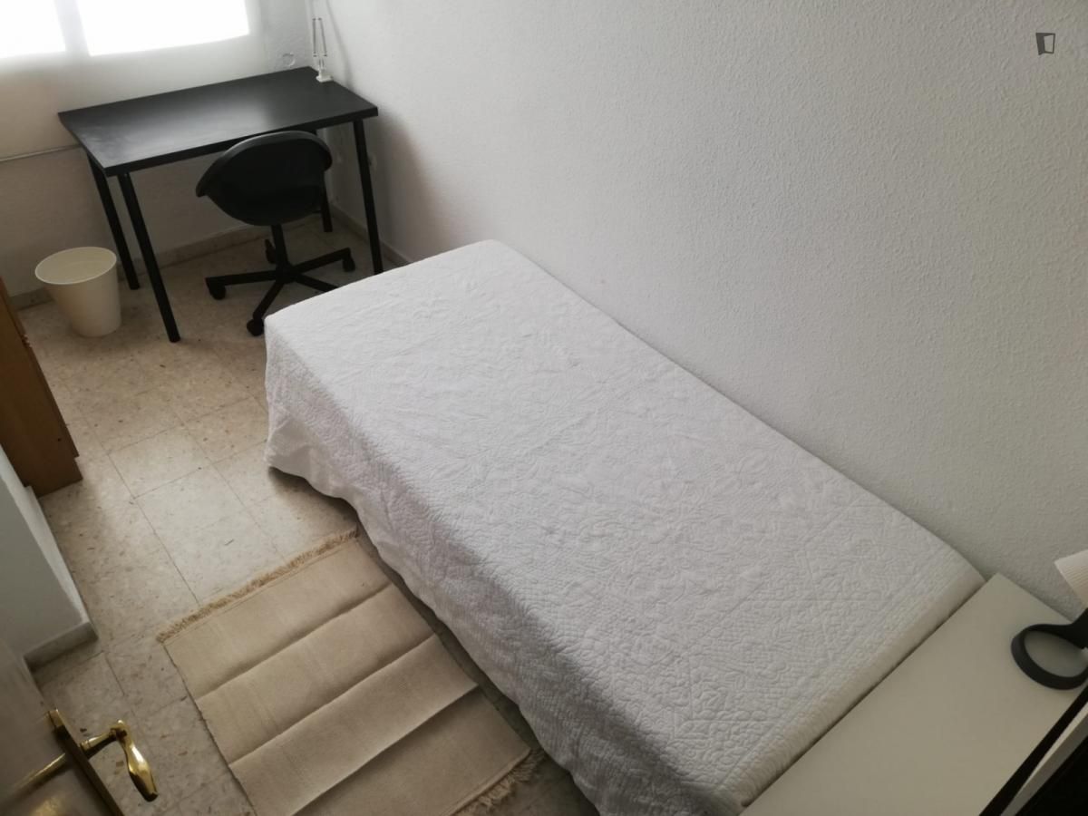 Dormitori de Apartament per a compartir en  Valencia Capital amb Moblat, Forn i Rentadora