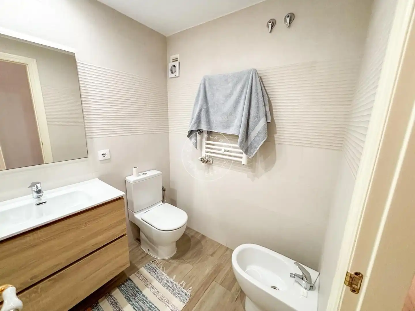 Badezimmer von Wohnung zum Verkauf in Lloret de Mar mit Klimaanlage, Heizung und Terrasse