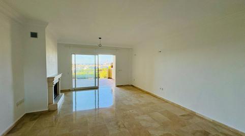 Foto 3 de Piso en venta en La Concha - Resina Golf, Estepona