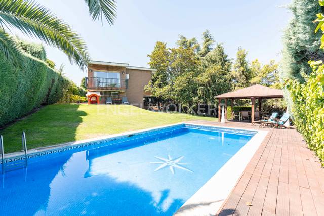 Casa-chalet en Venta en Zona Monte El Pilar
