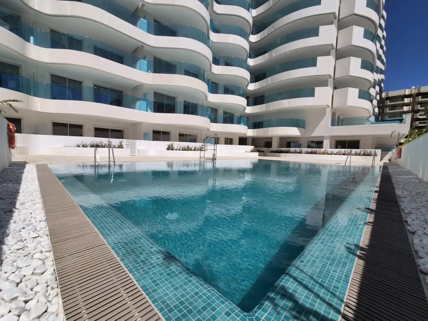 Piso de obra nueva con piscina en venta en Calle Colón 6