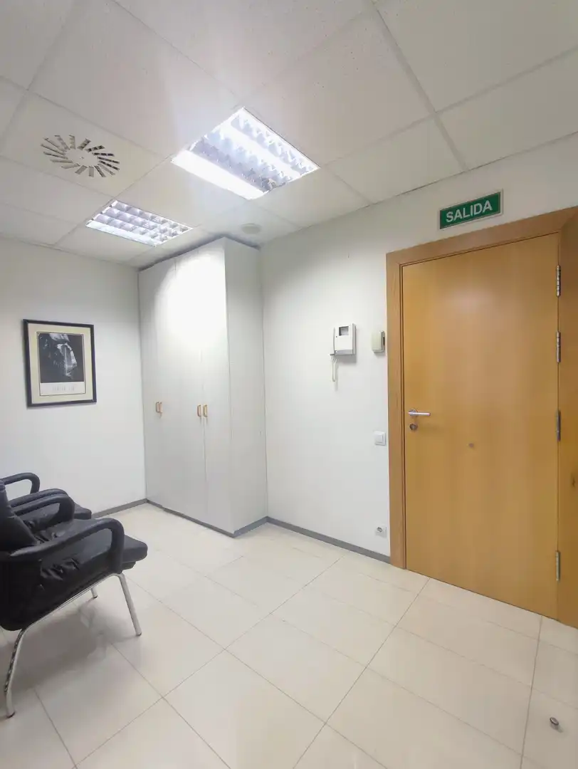 Oficina en venta en Aranguren con Aire acondicionado, Calefacción y Amueblado