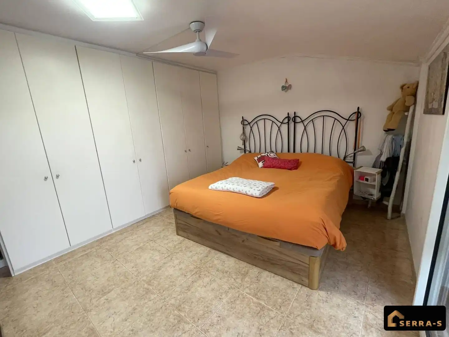 Schlafzimmer von Dachboden zum Verkauf in Malgrat de Mar mit Terrasse und Balkon