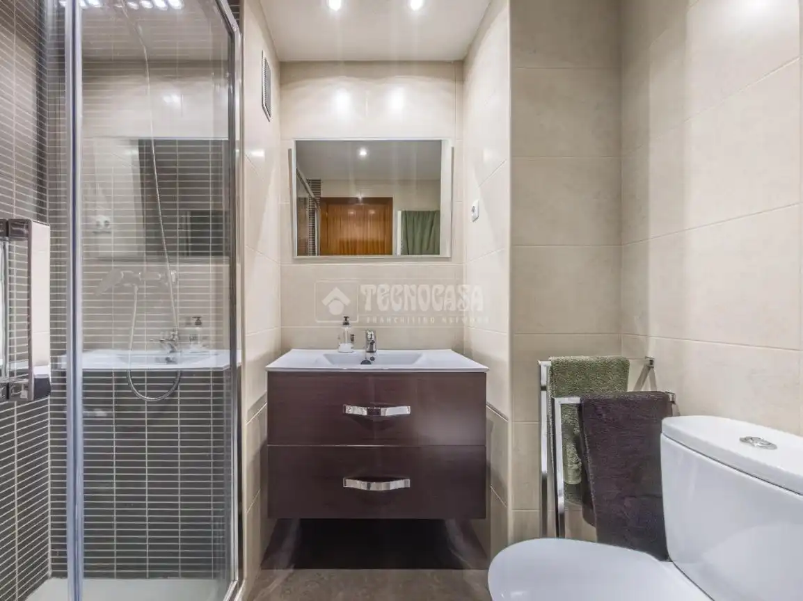 Baño de Piso en venta en Madrid con Aire acondicionado, Calefacción y Terraza