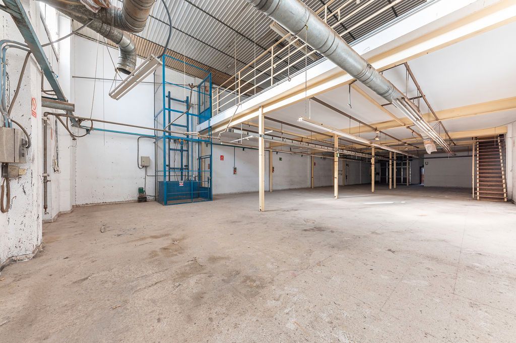 Nau industrial en venda a C/ Alemania , Campo Alto - Club de Campo