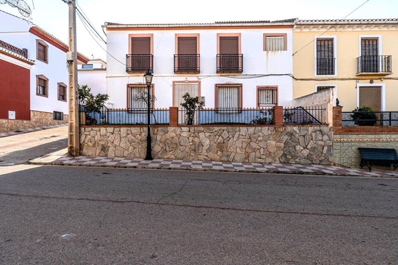 Vista exterior de Casa o xalet en venda en Villamena amb Terrassa i Balcó