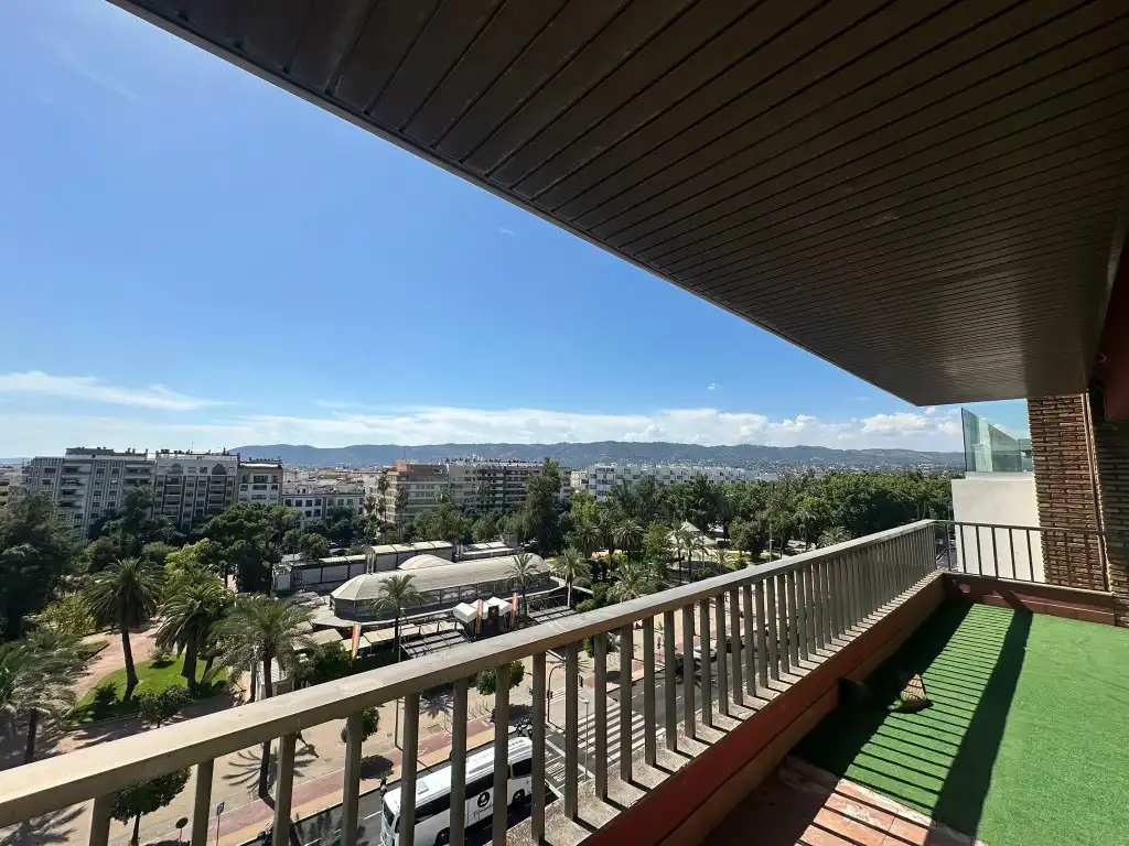 Außenansicht von Wohnung zur Miete in Córdoba mit Schwimmbad