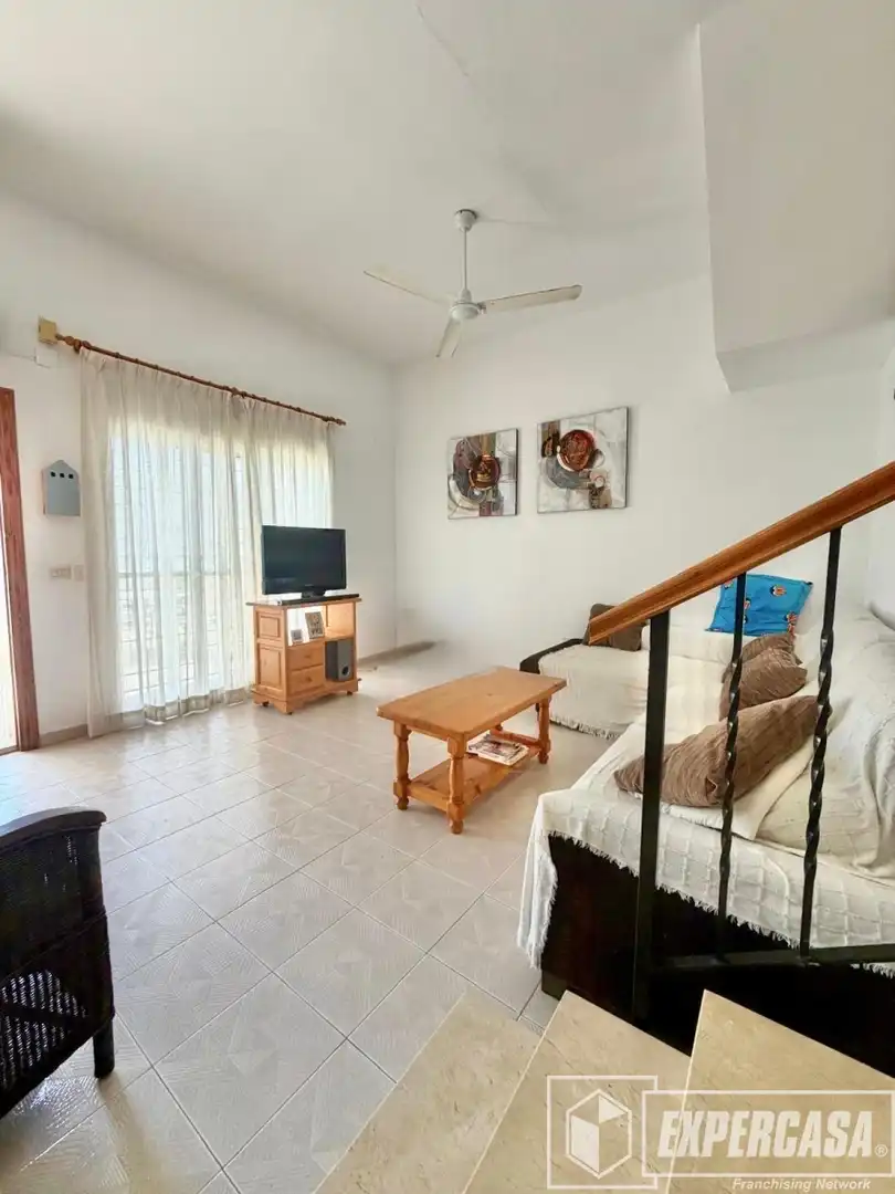 Sala d'estar de Casa adosada en venda en Chilches / Xilxes amb Aire condicionat, Terrassa i Traster