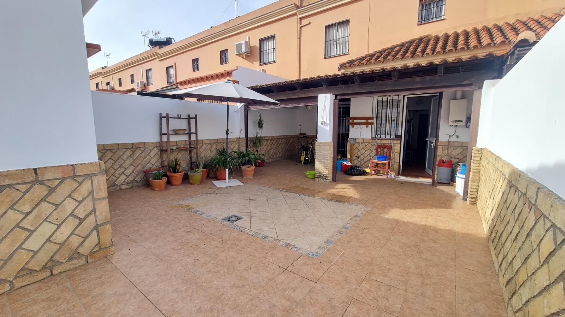 Terrassa de Casa adosada de lloguer en Dos Hermanas amb Aire condicionat, Calefacció i Jardí privat