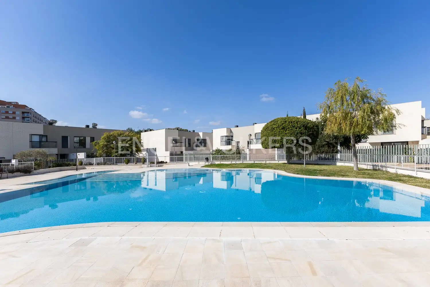 Vista exterior de Casa o xalet en venda en Paterna amb Aire condicionat, Calefacció i Jardí privat