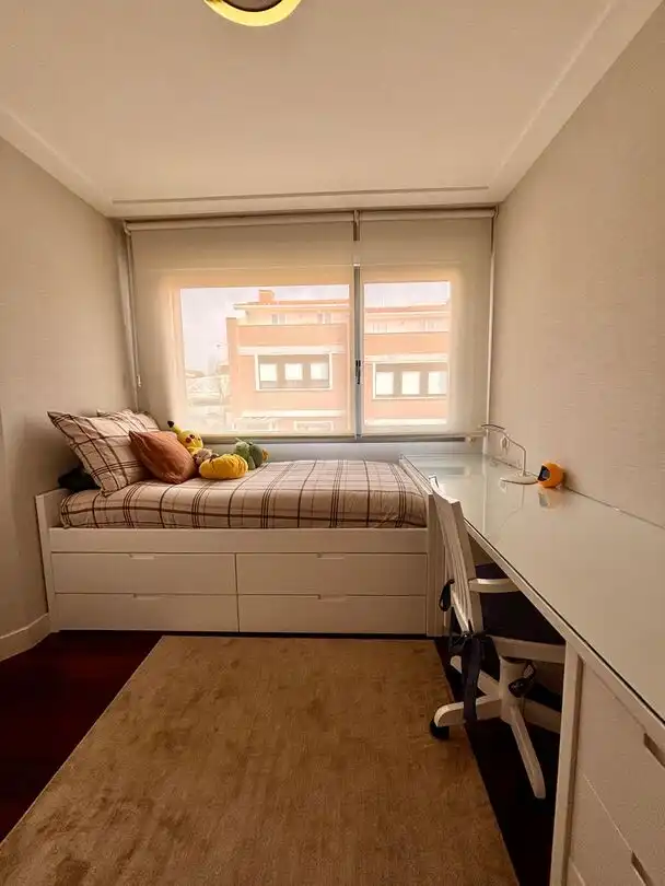 Schlafzimmer von Einfamilien-Reihenhaus zum Verkauf in Sopela mit Heizung, Privatgarten und Terrasse