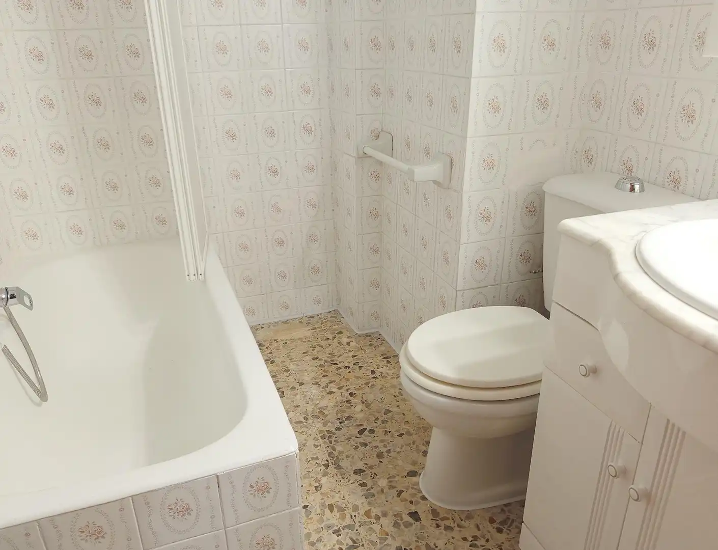 Bathroom of Flat for sale in Zaragoza  with Heating, Terrace and Balcony