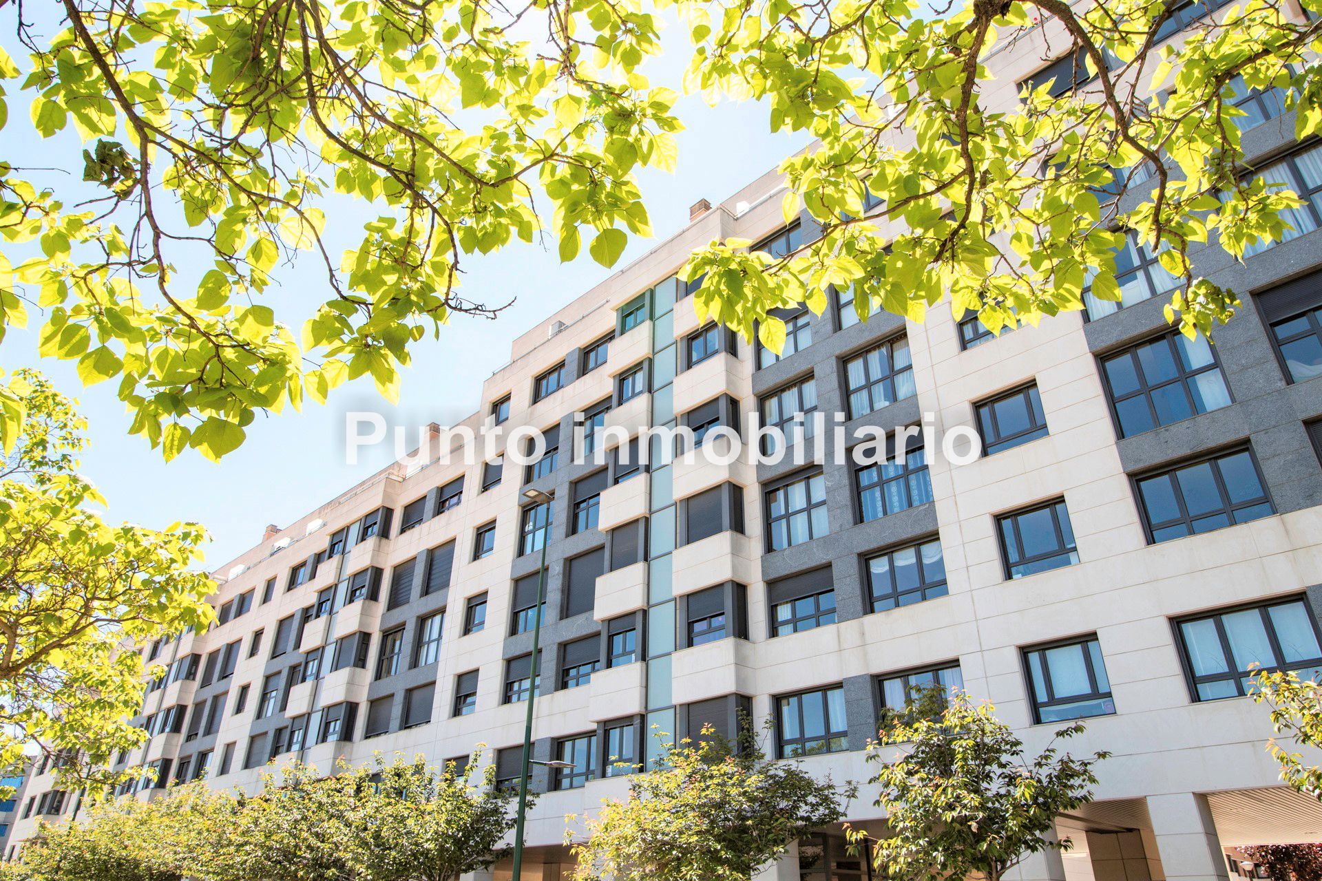 Exterior view of Flat to rent in Valladolid Capital  with Heating, Parquet flooring and Storage room
