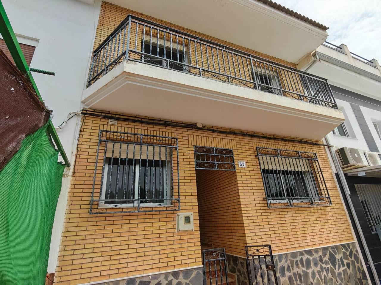 Vista exterior de Casa o xalet en venda en Villanueva Mesía amb Terrassa i Moblat