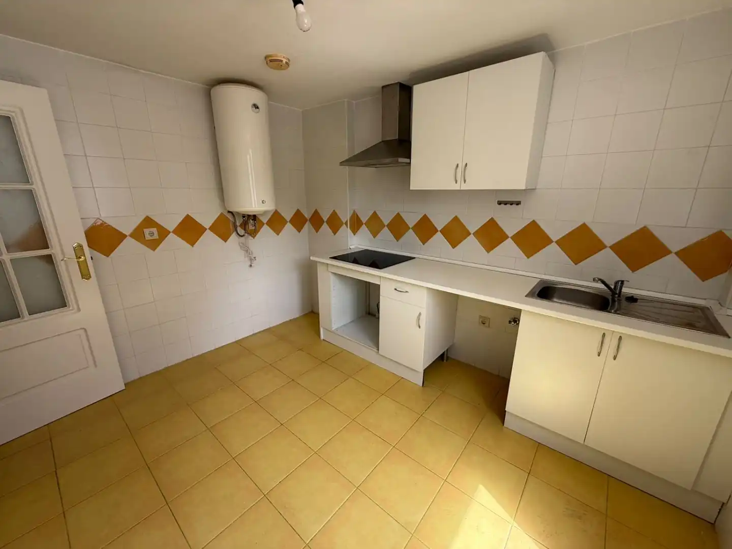 Cocina de Dúplex en venta en Marbella con Calefacción, Terraza y Piscina comunitaria