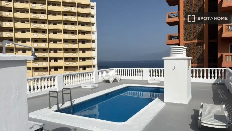 Piscina de Apartament per a compartir en Puerto de la Cruz amb Aire condicionat, Terrassa i Moblat