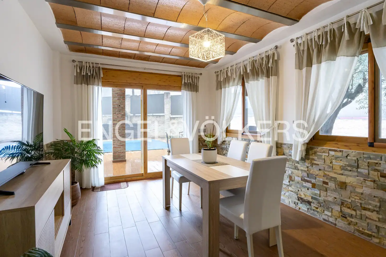 Comedor de Casa o chalet en venta en Venturada con Aire acondicionado, Calefacción y Jardín privado