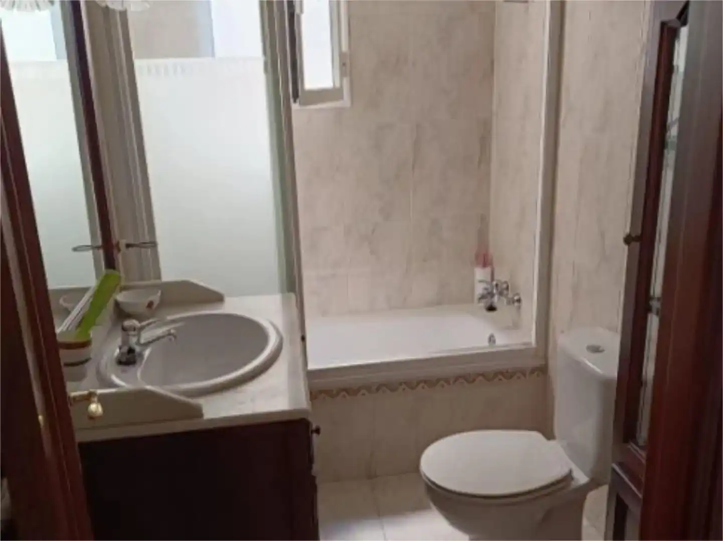 Baño de Piso en venta en Lucena con Aire acondicionado, Trastero y Balcón