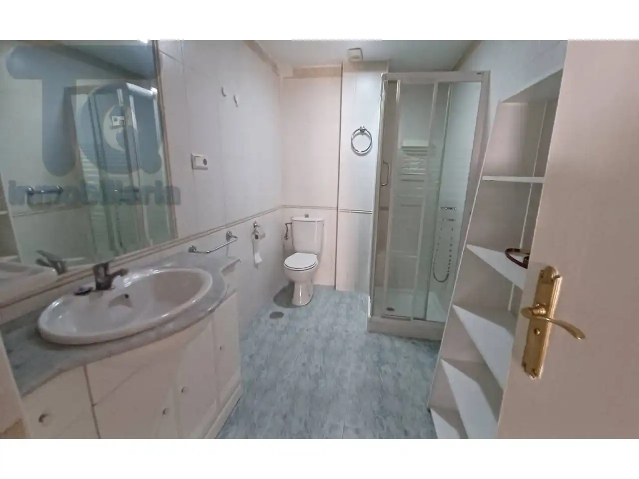 Bathroom of Flat for sale in Granada  with Air Conditioner, Heating and Balcony