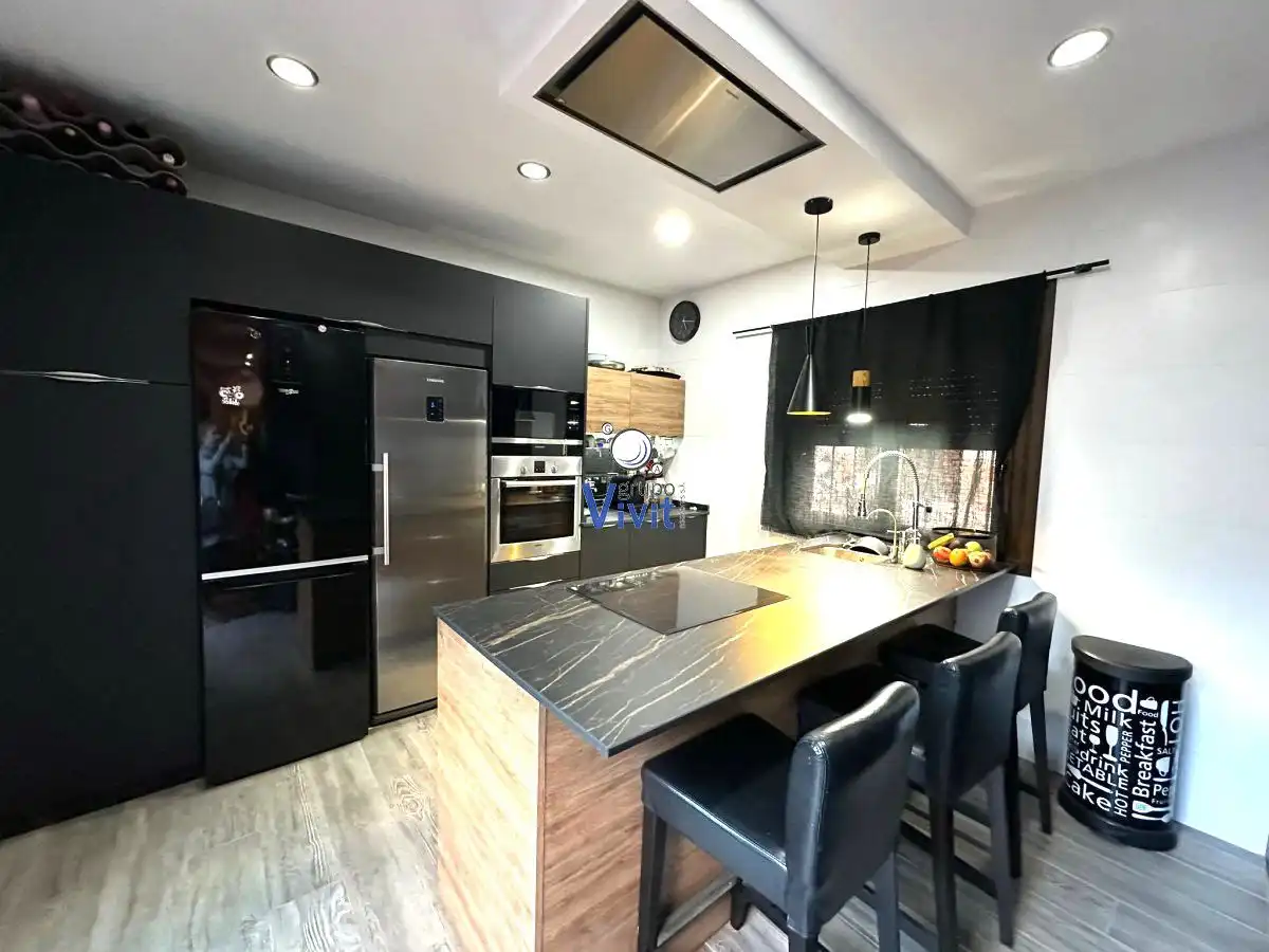 Kitchen of Houses for sale in Alcalá de Guadaira  with Air Conditioner, Private garden and Terrace