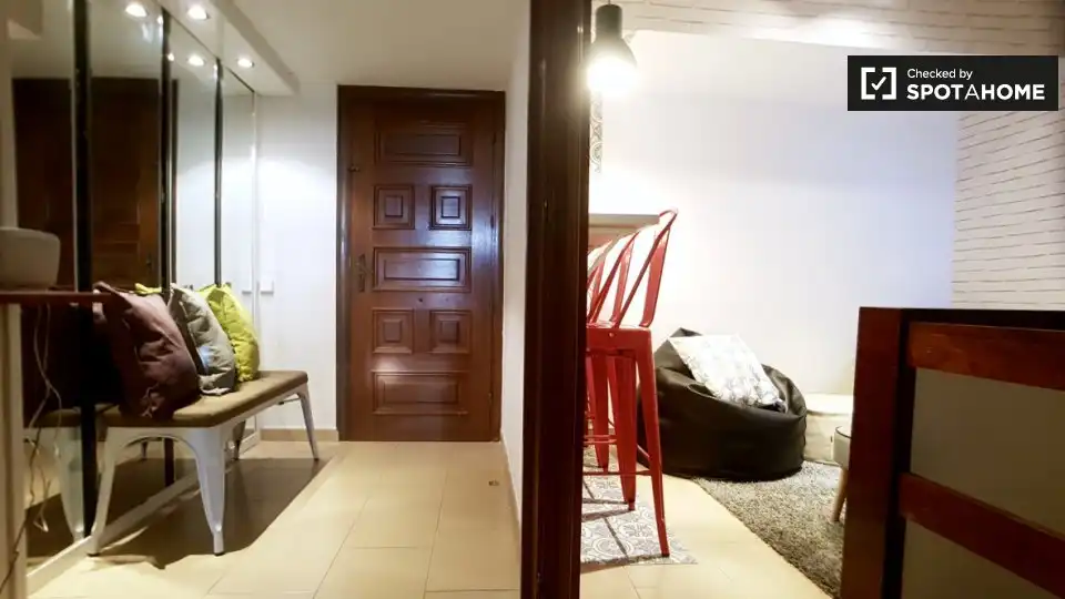Room in Sant Pere, Sta. Caterina i la Ribera