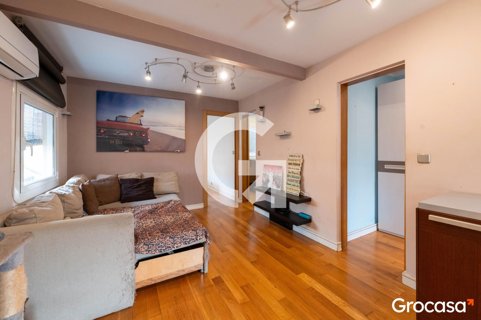 Living room of Flat for sale in Santa Coloma de Gramenet  with Air Conditioner, Oven and Washing machine