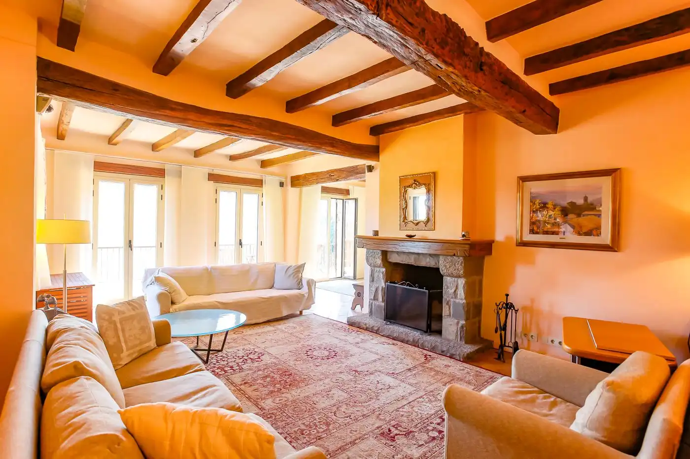 Sala de estar de Finca rústica en venta en Olot con Calefacción, Jardín privado y Terraza
