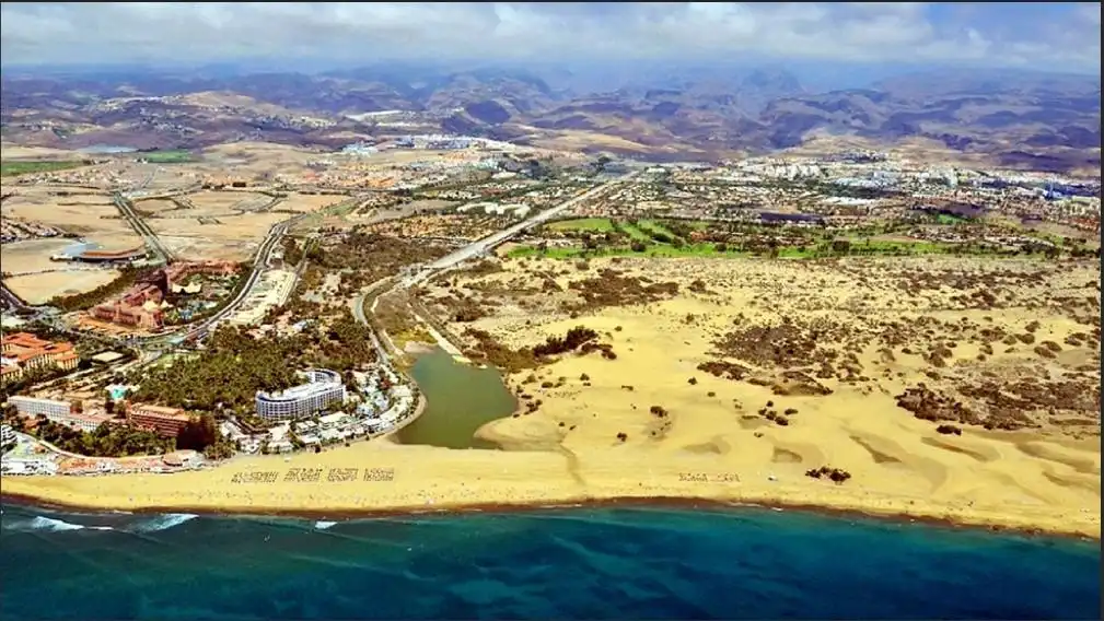 Commercial properties for sale in Montaña - La Data