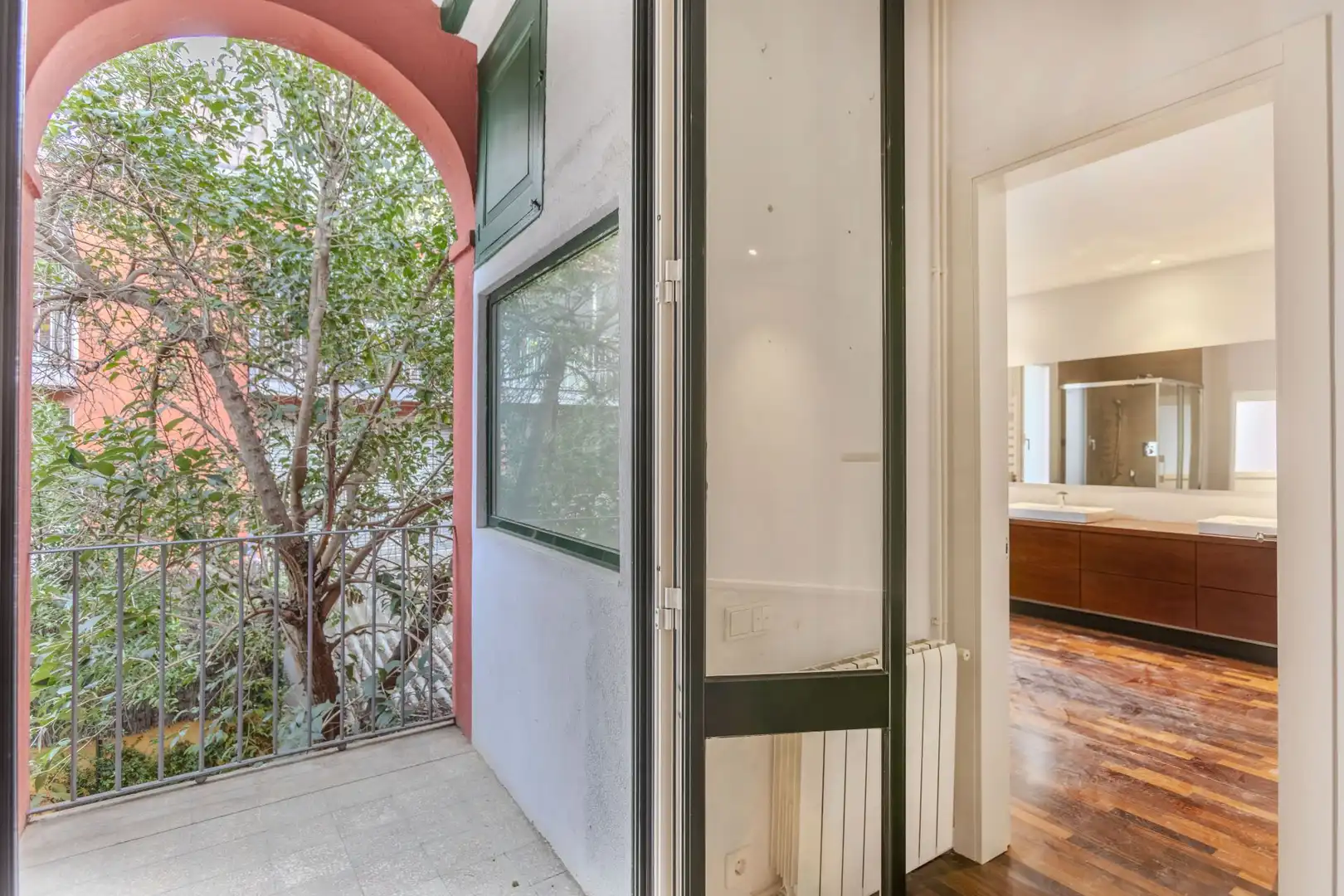 Casa adosada en venta en Barcelona con Parquet y Terraza