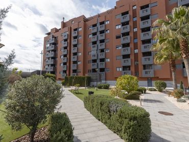 Apartament amb piscina de lloguer a avda ilustracion 103