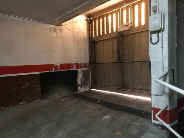 Garaje en Venta en Coimbra, 1-3 en Universidad - Las Huelgas