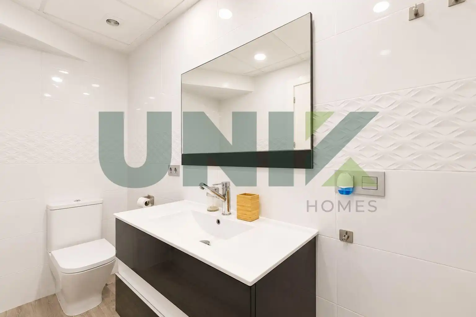 Badezimmer von Wohnung zum Verkauf in Elda mit Klimaanlage, Heizung und Parkett