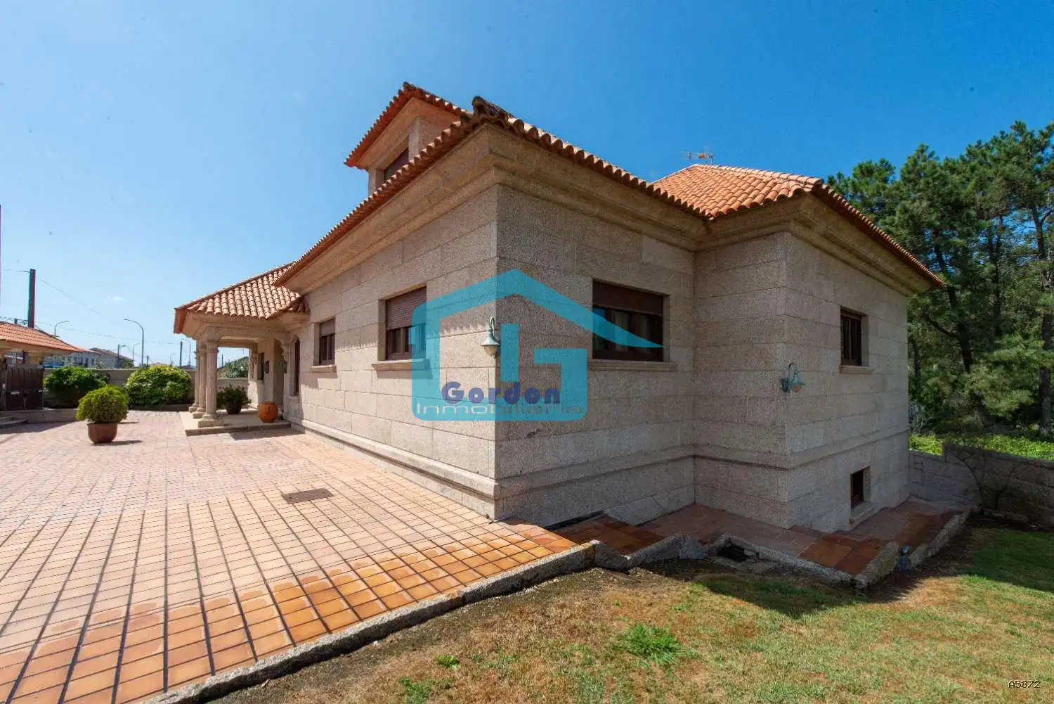 Vista exterior de Casa o xalet en venda en Meaño amb Calefacció, Parquet i Terrassa