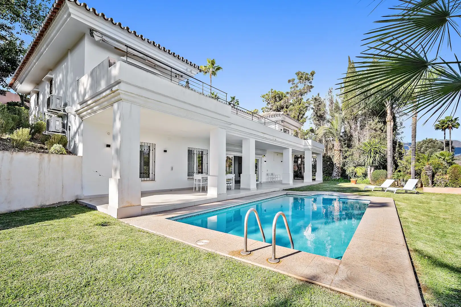 House with pool for sale in Marbella Centro
